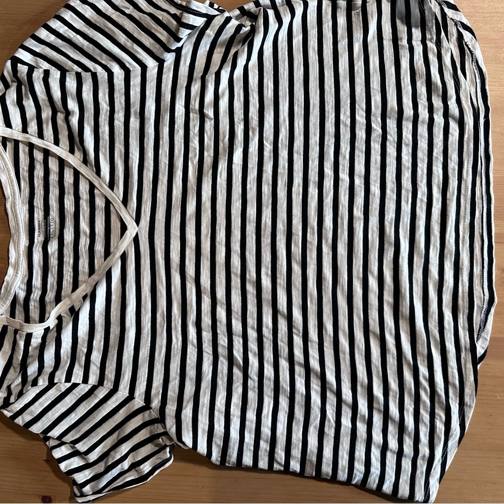 Old Navy Black and White Striped Short Sleeve Tee